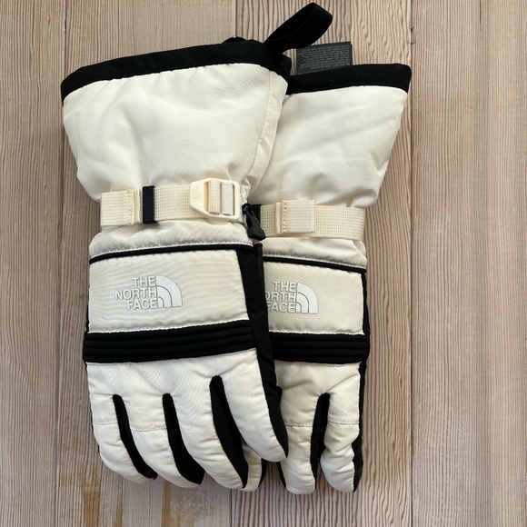 The North Face Accessories - NWOT North Face Snow Gloves, Size M